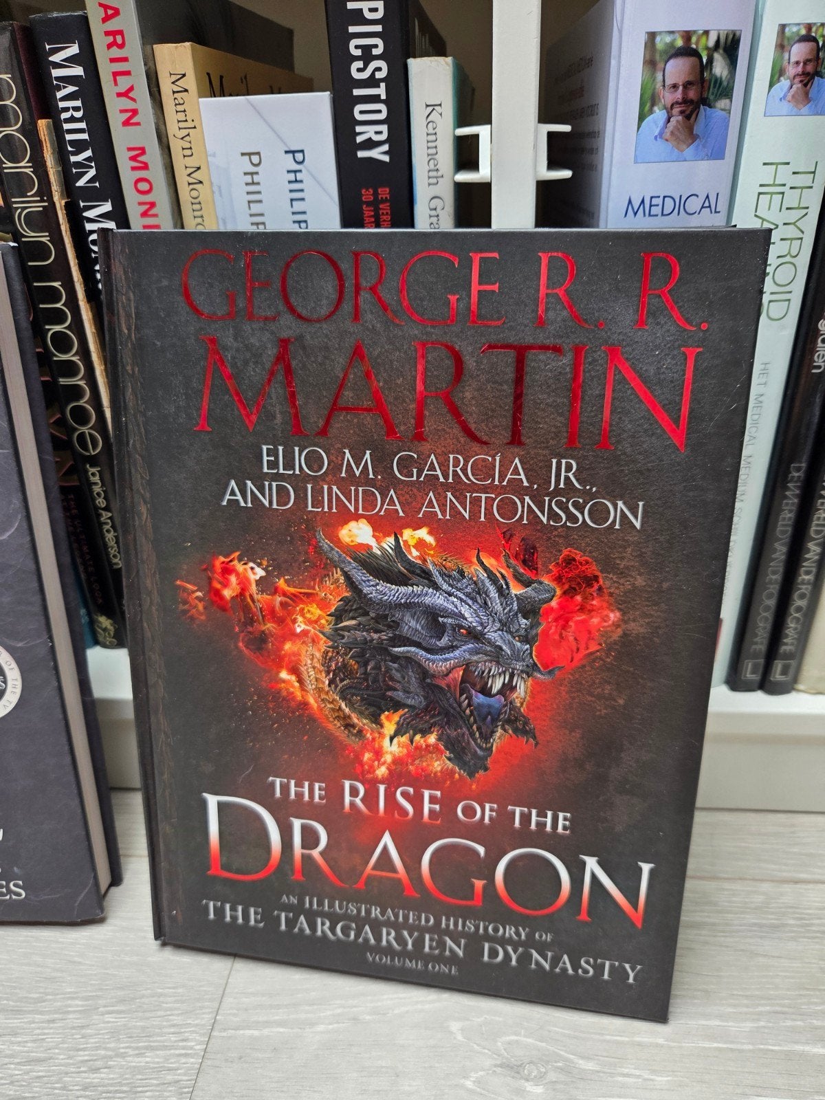 George R.R Martin - World of Ice & Fire + Rise of Dragon, Ophalen of Verzenden, Zo goed als nieuw