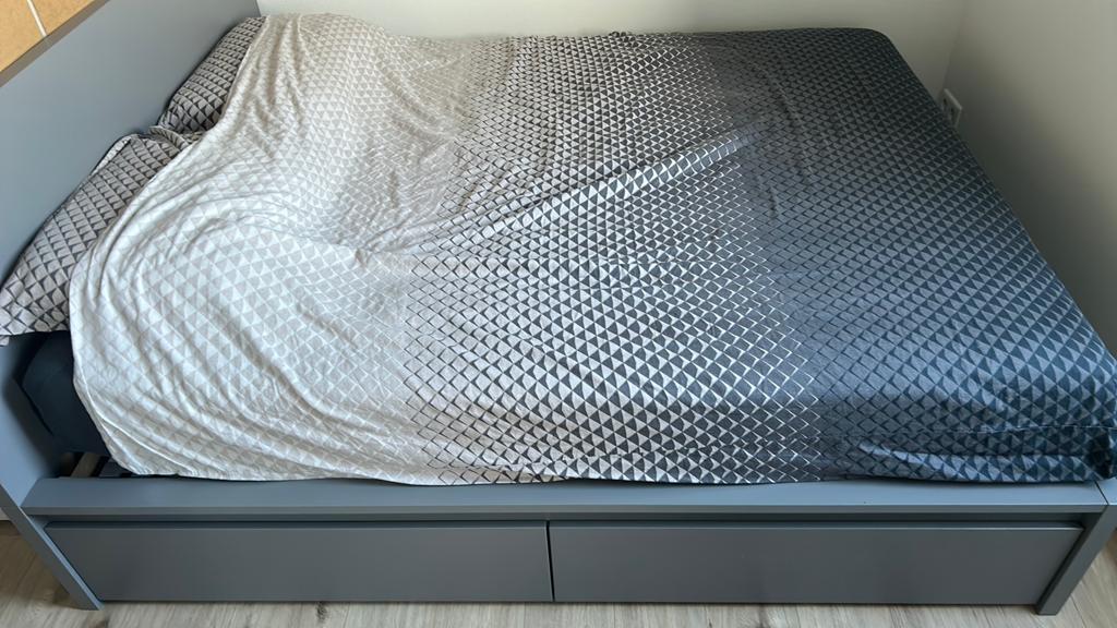 Een zo goed als nieuw bed (alleen het bedframe is te koop)., Ophalen, Tweepersoons, 140 cm, Zo goed als nieuw