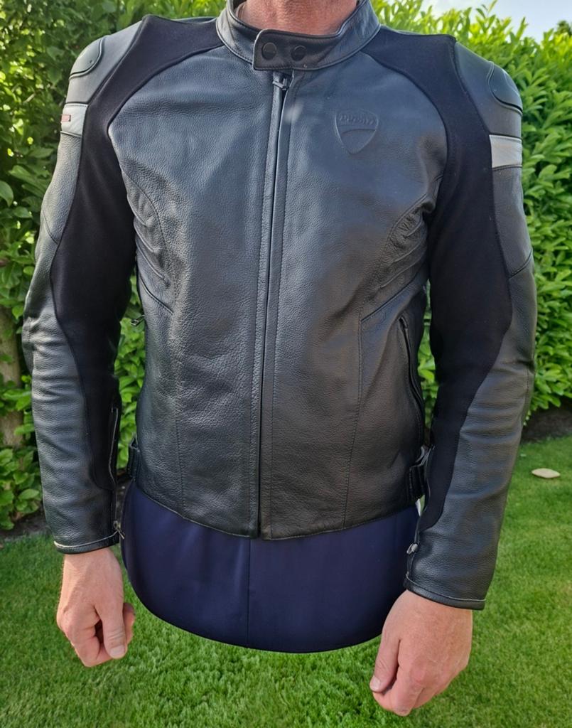 Los te koop: Motorkleding Ducati leren pak/helm/handschoenen, Motoren, Kleding | Motorkleding, Ophalen, Overige typen, Heren, Ducati
