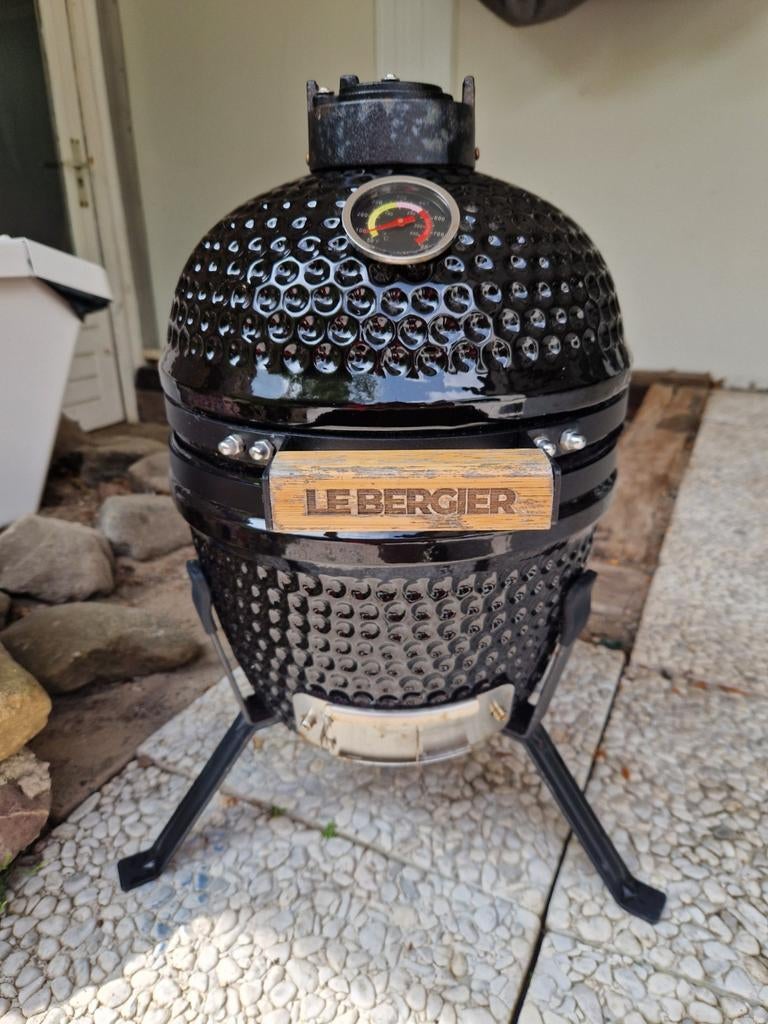 Le Bergier Kamado BBQ met hoes - Zo goed als nieuw, Ophalen, Zo goed als nieuw, Le Bergier