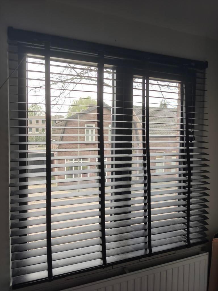 3x Zwarte jaloezieën 140(b)x145(h)(ongeveer, 100 tot 150 cm, Ophalen of Verzenden, Zo goed als nieuw, Modern