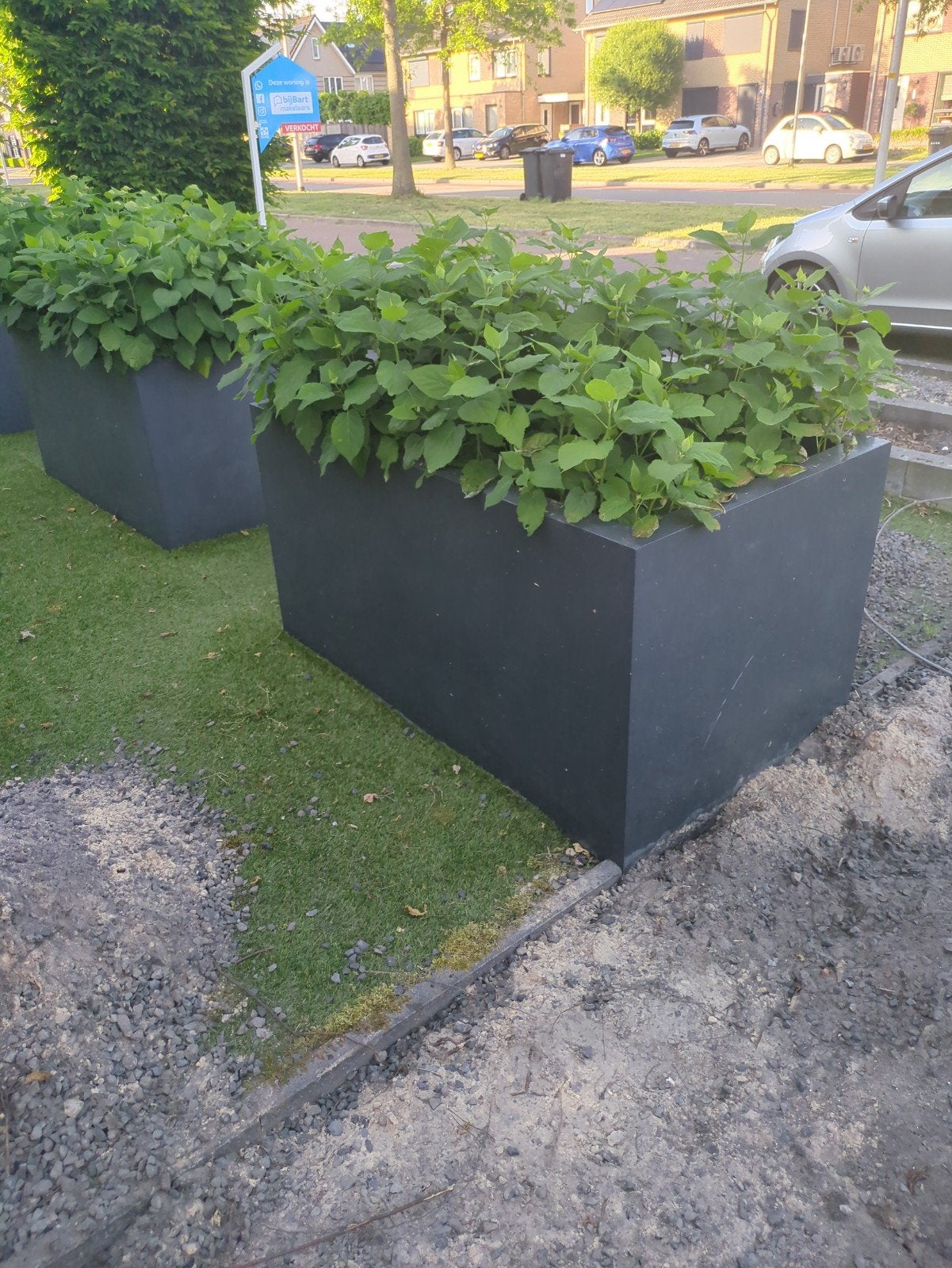 2 zware plantenbakken, Ophalen, Gebruikt, Beton, 60 cm of meer