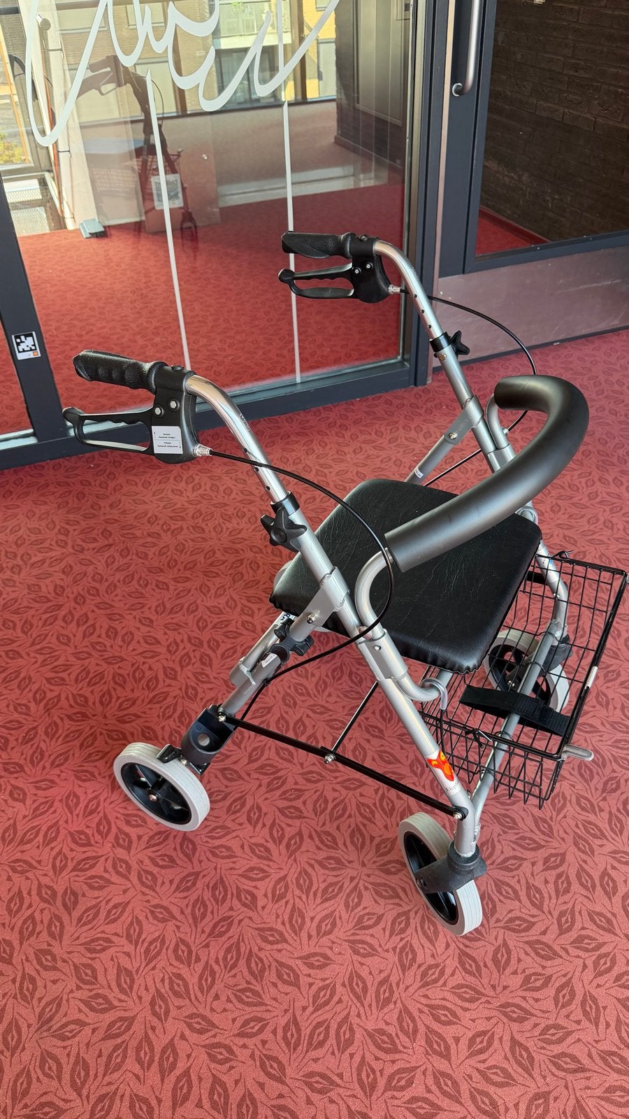 2 rollators en 1 rolstoel te koop ( in 1 koop), Ophalen