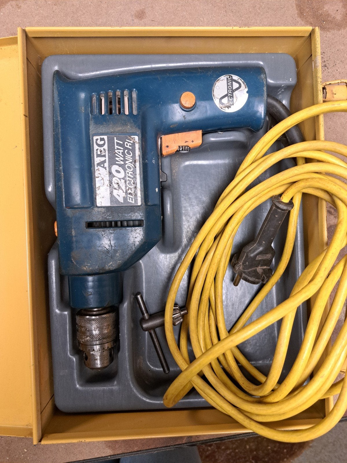 AEG 420 Watt Boormachine met Koffer, Boormachine, Gebruikt, Variabele snelheid, Ophalen of Verzenden