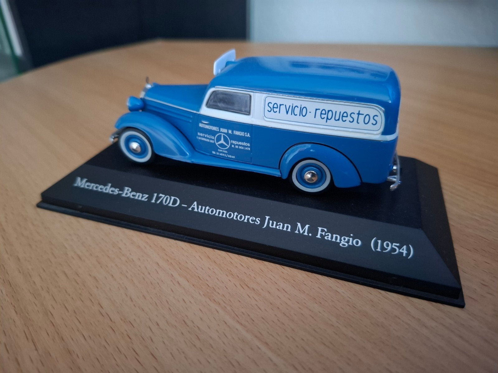 Mercedes-Benz 170D Serviceauto J. M. Fangio F1 1954 1:43, Ophalen of Verzenden, Zo goed als nieuw, Formule 1