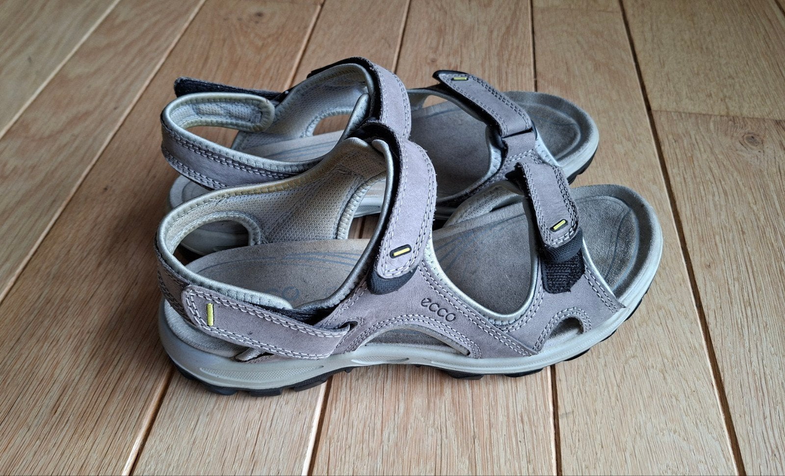 Ecco sandalen maat 39 - dames - lichtgrijs - in goede staat, Ophalen of Verzenden, Zo goed als nieuw, Grijs, Sandalen of Muiltjes