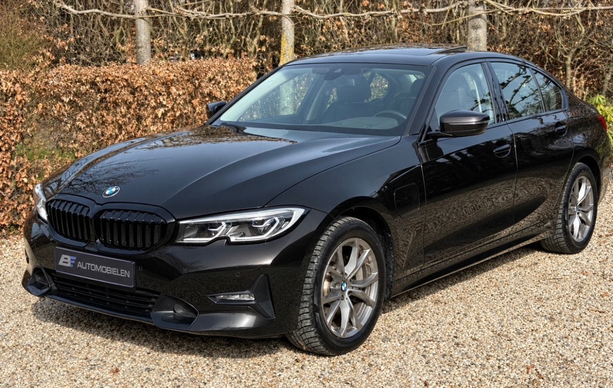 330e xDrive Sport Line - Glasdak - Leder - Head Up - Laser, Auto's, 4 cilinders, 1795 kg, Zwart, Bedrijf