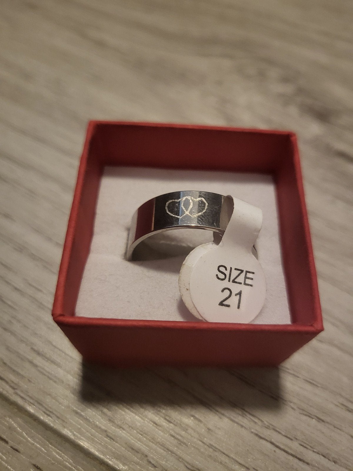 Nieuwe zilverkleurige ring met hartjes, maat 21, 20 of groter, IJzer of Staal, Nieuw, Ophalen of Verzenden