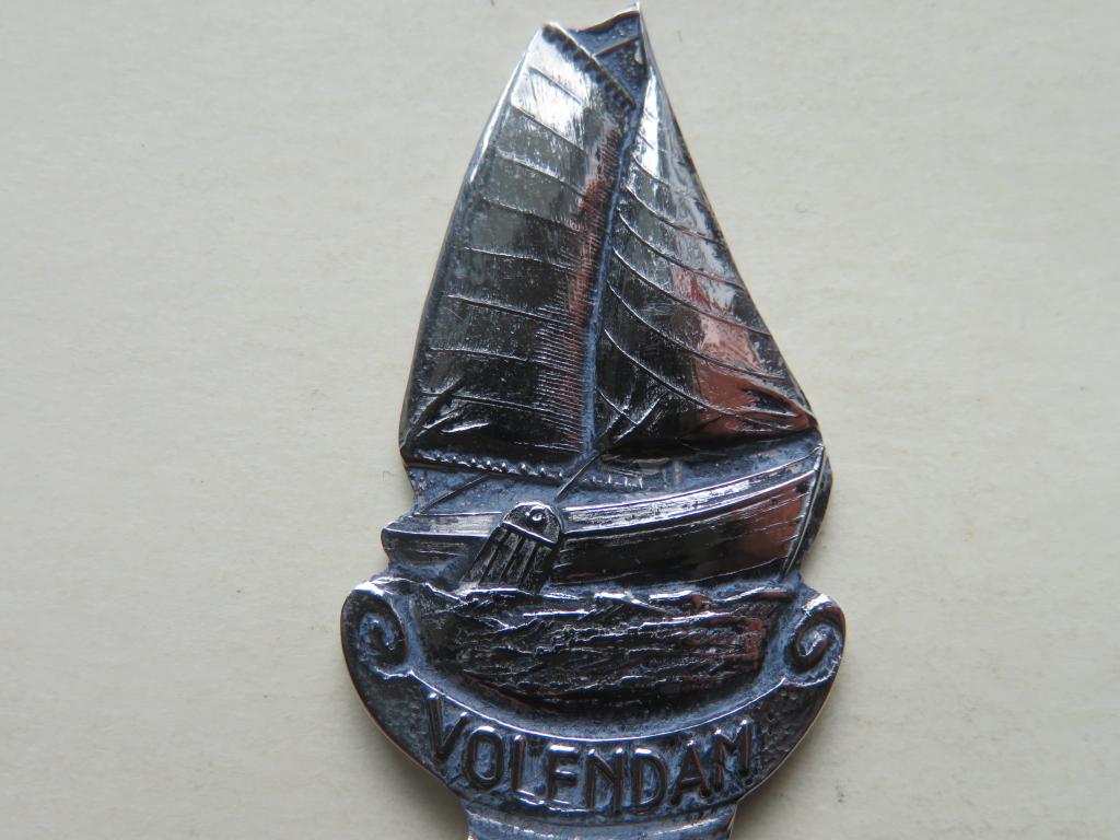 Lepeltje Volendam zeilboot / botter, Verzenden