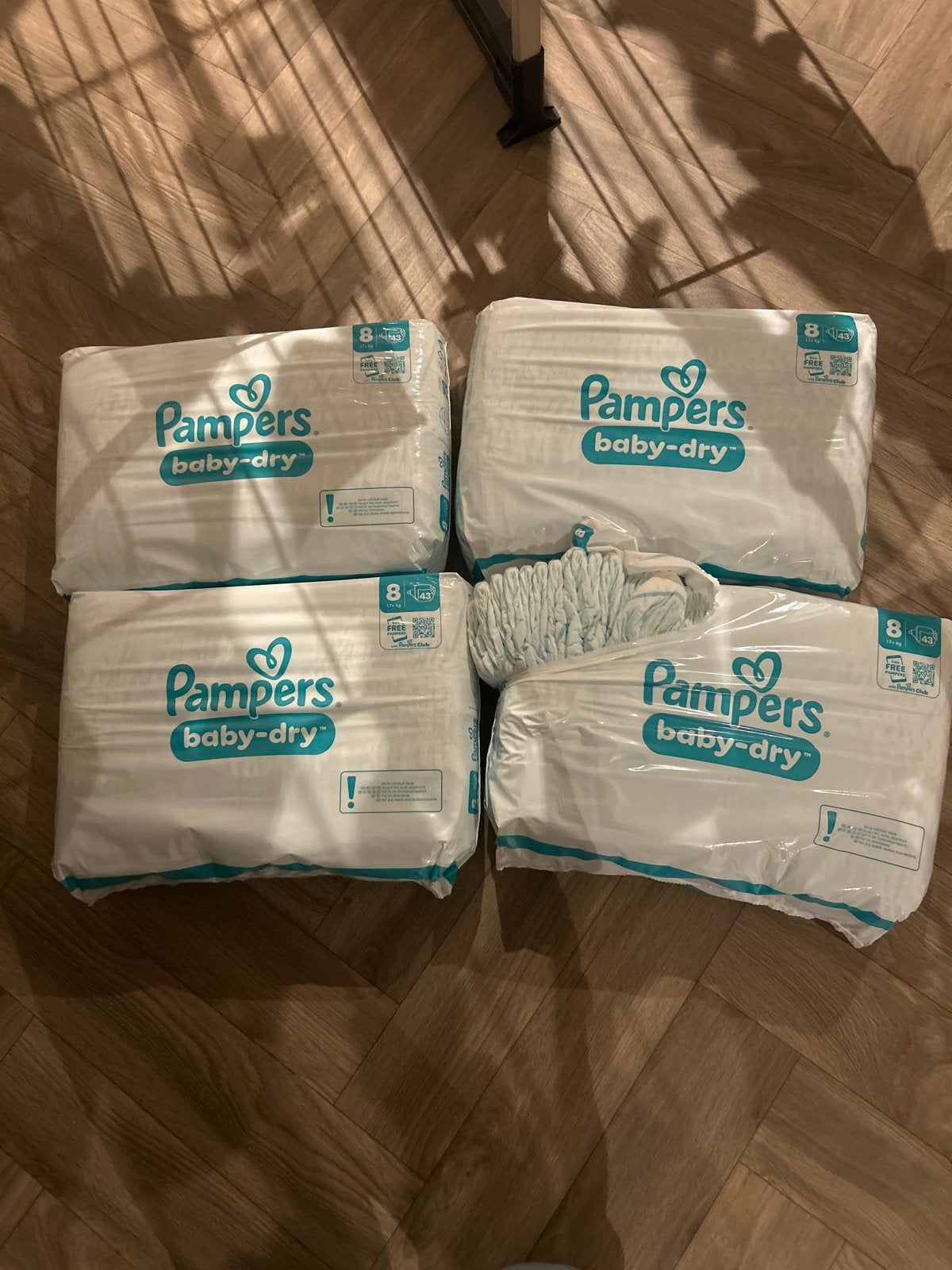 Pampers Baby-Dry maat 8 - 4 pakken (170 stuks), Ophalen of Verzenden, Zo goed als nieuw