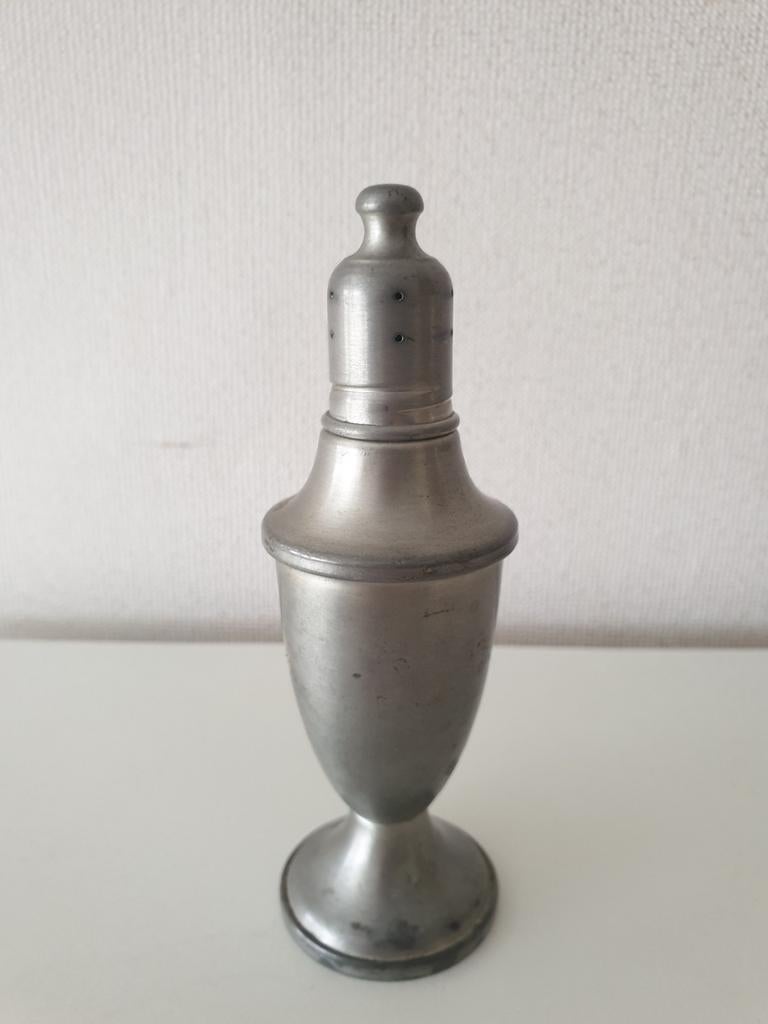 Antieke verzwaarde tinnen peperstrooier. H 13 cm., Antiek en Kunst, Ophalen of Verzenden