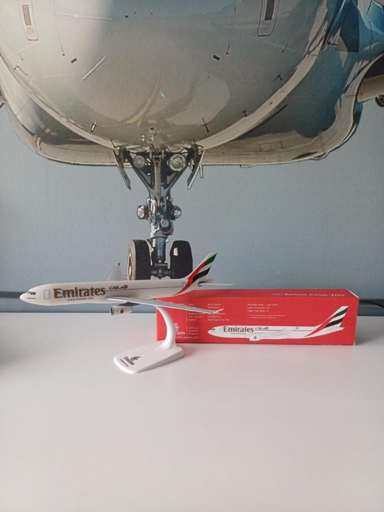 Emirates Airbus A330-200, Overige merken, 1:144 tot 1:200, Ophalen of Verzenden, Zo goed als nieuw