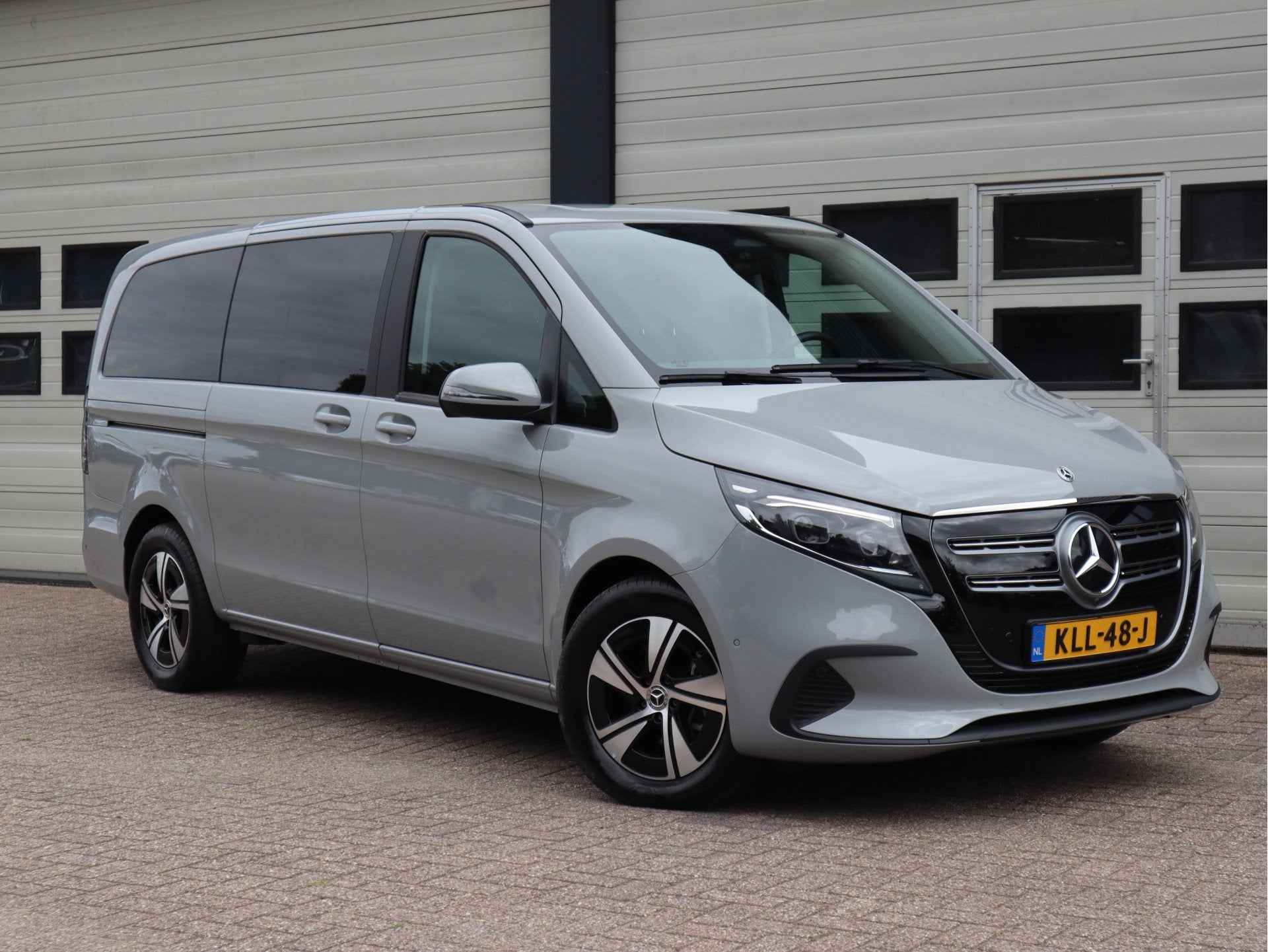 Mercedes-Benz Eqv