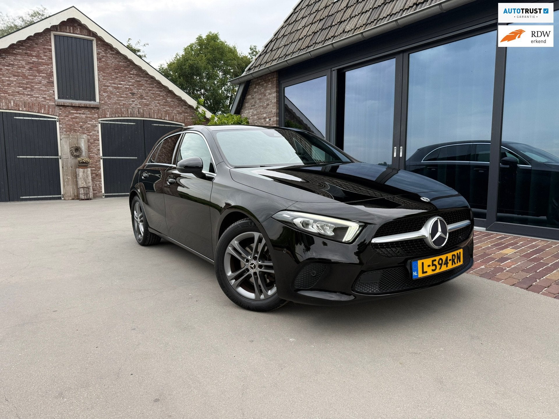 Mercedes-Benz A-klasse 180 Automaat Premium Plus, 136 pk, Gebruikt, 4 cilinders, Leder en Stof