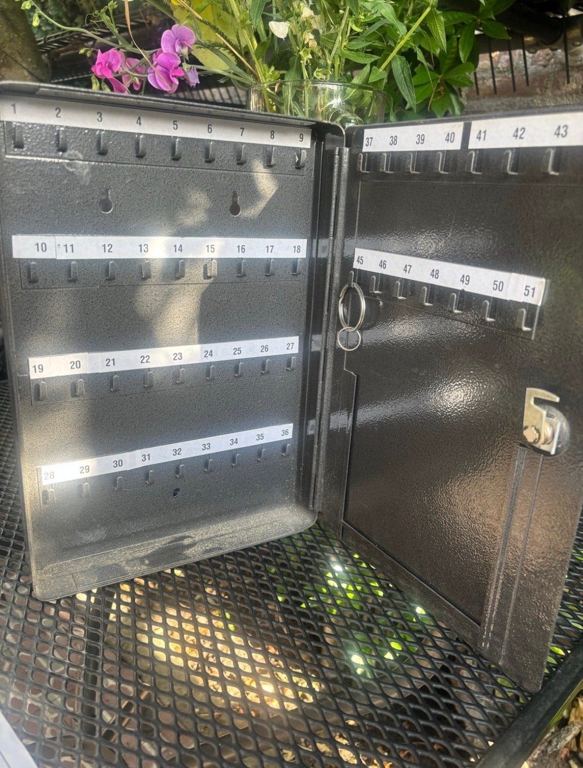 Metalen Sleutelkastje met 51 Haken - Organiseer Uw Sleutels, Ophalen of Verzenden, Gebruikt