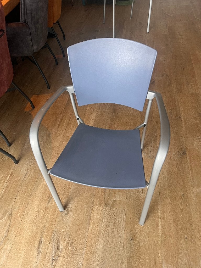 5x Enea stoelen met armleuningen (blauw), Kunststof, Gebruikt, Blauw, Ophalen of Verzenden