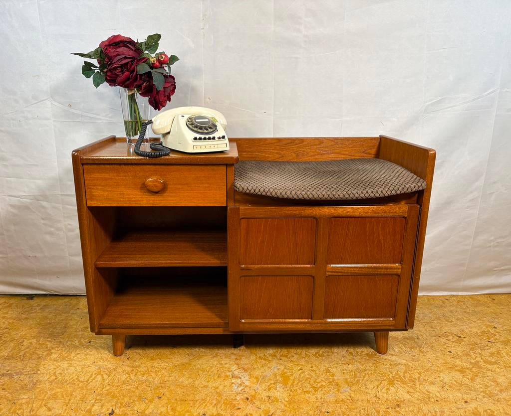 Gratis bezorging!Retrovintagetelefoonbankjeteakmidcnetury60s, Huis en Inrichting, Tafels | Bijzettafels, Gebruikt, Mid century retro vintage teak telefoon bankje 1960 Nathan Deens