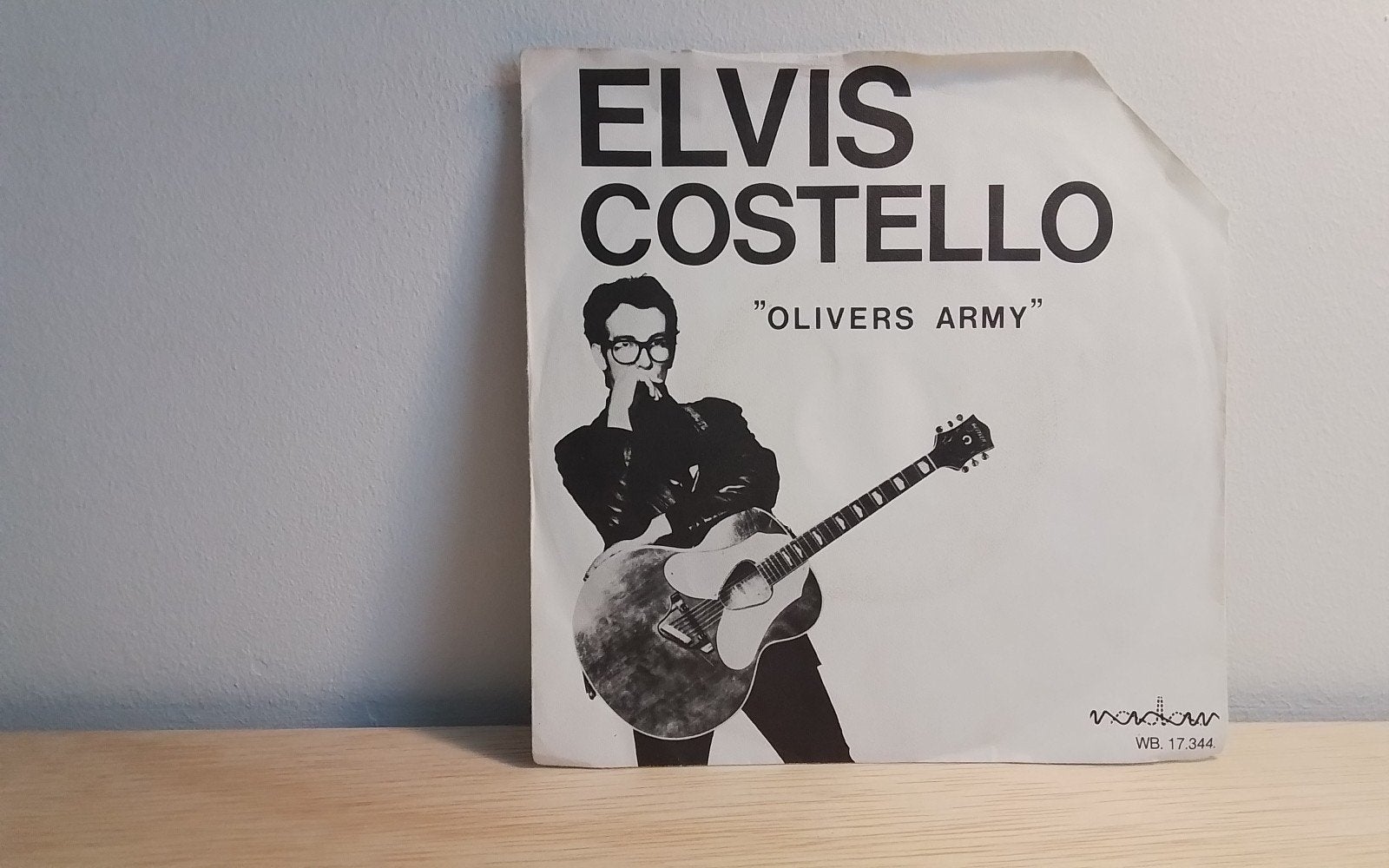 Elvis Costello - Olivers  army, Ophalen of Verzenden, Gebruikt, Pop