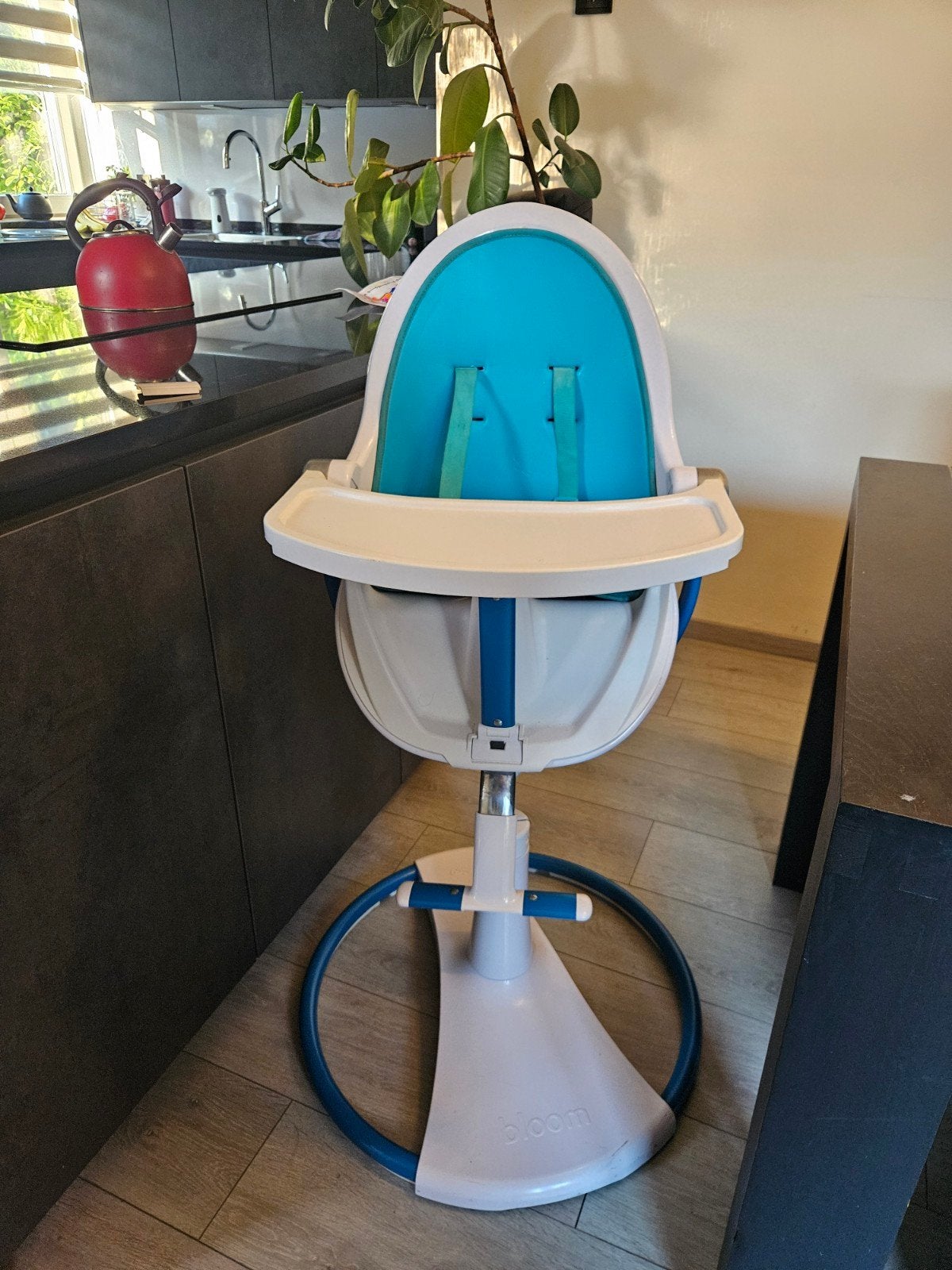 Bloom Fresco kinderstoel - Wit/Blauw/Turquoise, Kinderen en Baby's, Ophalen, Gebruikt, Meegroeistoel, Aanschuifbaar