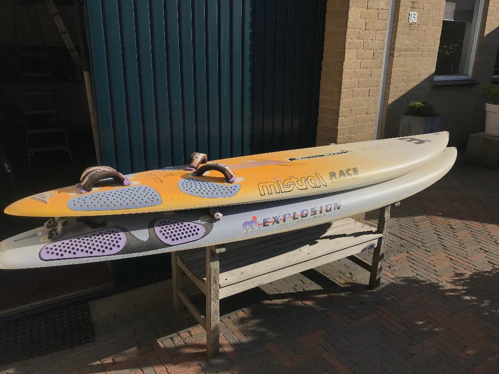 Surfplanken, Watersport en Boten, Windsurfen, Gebruikt, Complete set, Mistral, 250 tot 300 cm, Met vin(nen), Deelbare mast, Met mastverlenger