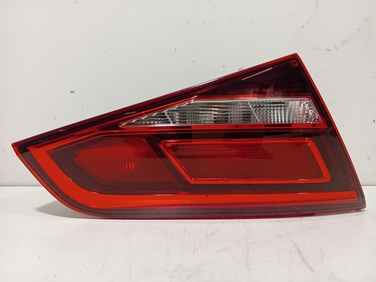 Achterlicht kofferdeksel achterklep links Audi A3, Onderdelen@venauto.nl, Van der Ven Autorecycling B.V., Gebruikt, Ettenseweg 76, 4706 PB Roosendaal, The Netherlands
