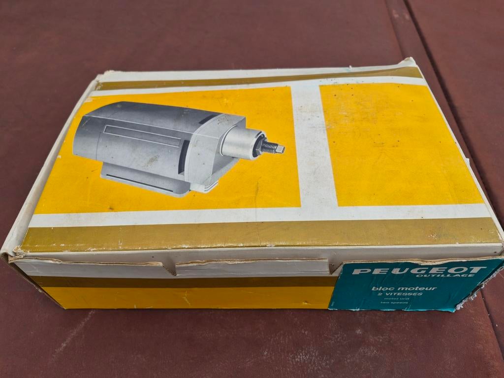 Vintage  Peugeot bloc boormachines 2 snelheden  MT750XA, Antiek en Kunst, Antiek | Gereedschap en Instrumenten, Ophalen