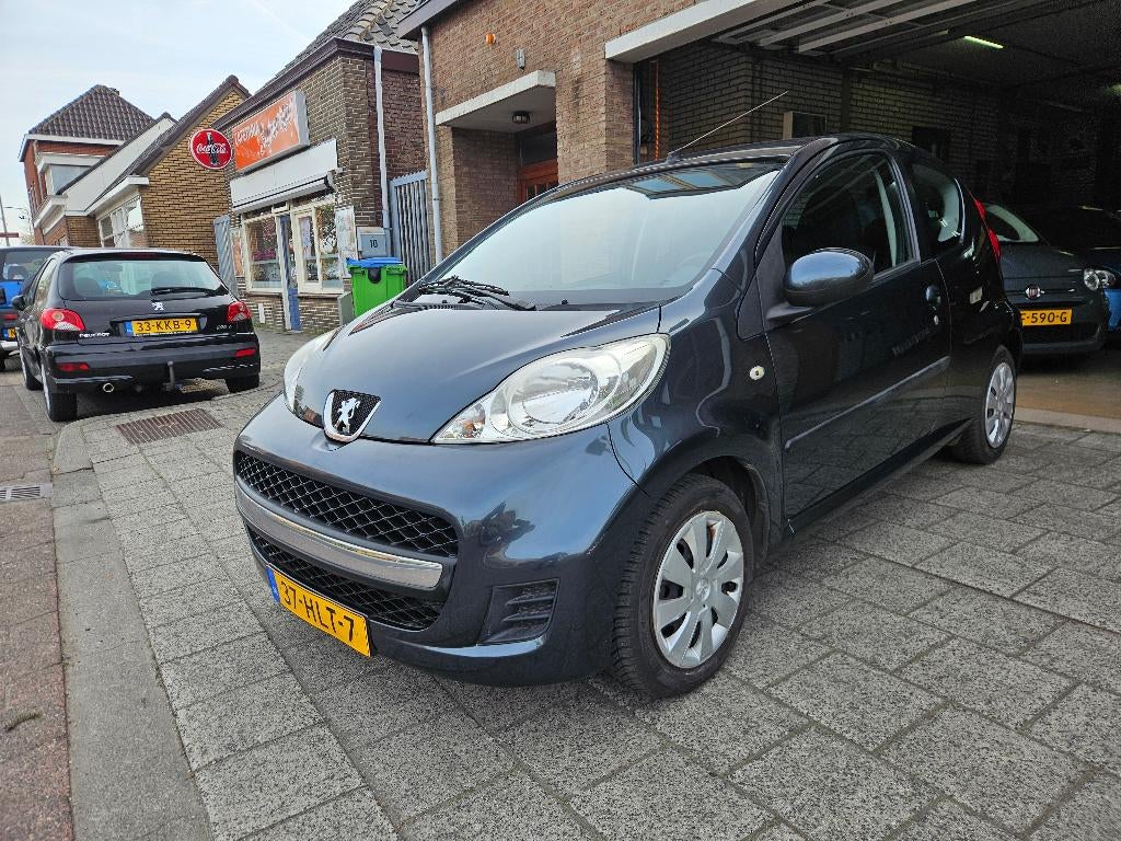 Peugeot 107 1.0 12V XS 3DR 2009 Grijs, Voorwielaandrijving, Stof, Elektrische ramen, 4 stoelen