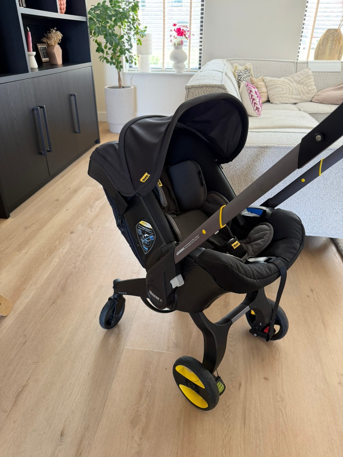 Doona autostoel en buggy in één. Compleet incl. base isofox, Ophalen, Zo goed als nieuw, Overige merken