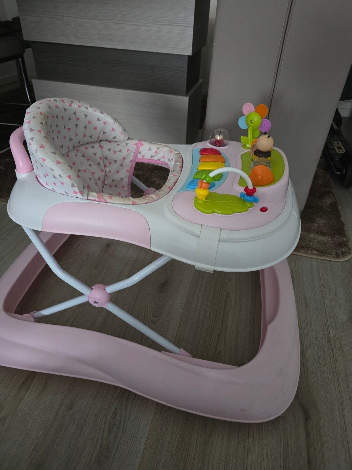 Roze baby loopstoel met speelblad, Ophalen, Gebruikt