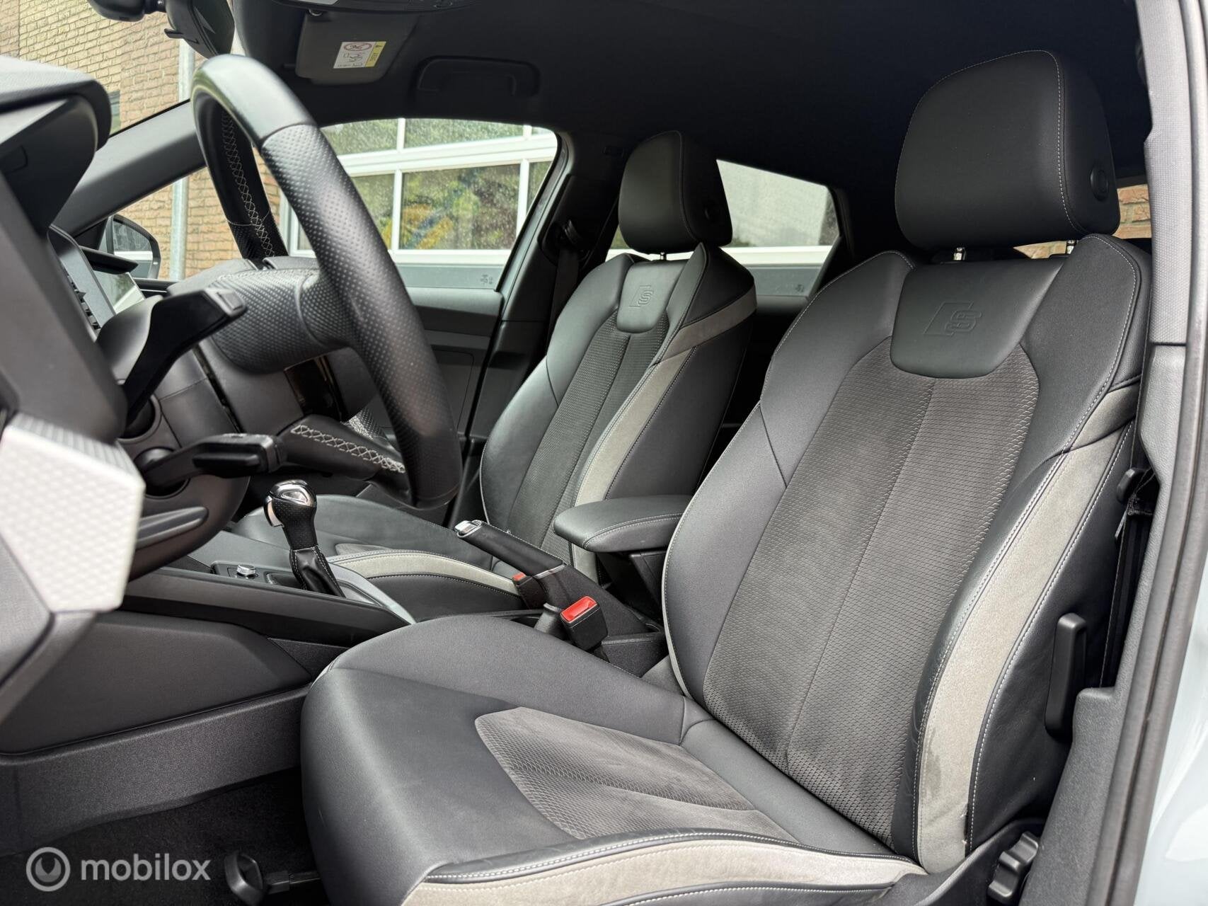 Audi A1 Sportback 40 TFSI S-line 200 Pk Carplay Virtual Sono, A1, Zwart, 4 cilinders, 1984 cc