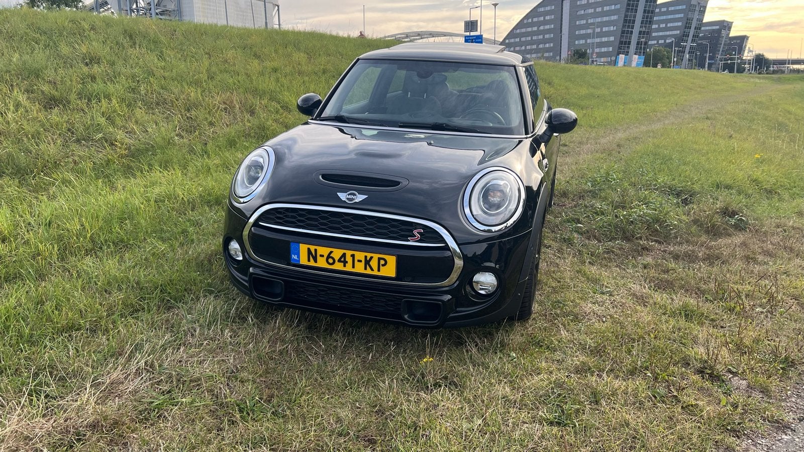 Mini 3-deurs (f56) 2.0 170pk 2016 Zwart, Voorwielaandrijving, 1995 cc, Zwart, 4 cilinders