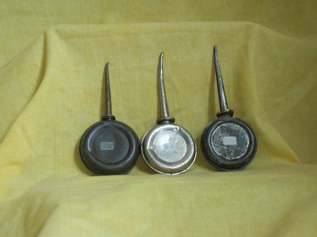 DRIE OLIE SPUITJES IN 1 KOOP, Antiek en Kunst, Antiek | Gereedschap en Instrumenten, Ophalen of Verzenden