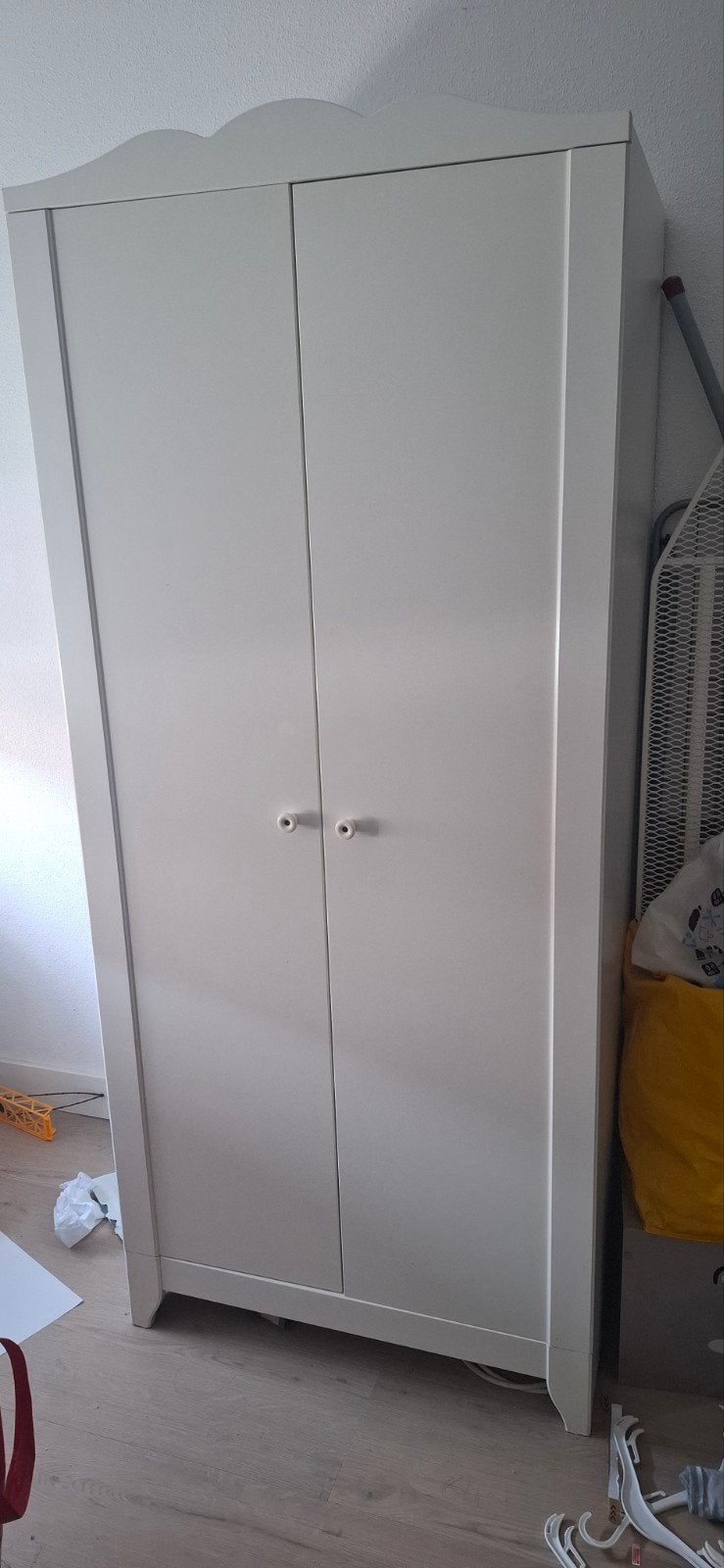 Witte kledingkast met planken en roede, Gebruikt, Kast, 105 cm of meer, Ophalen of Verzenden