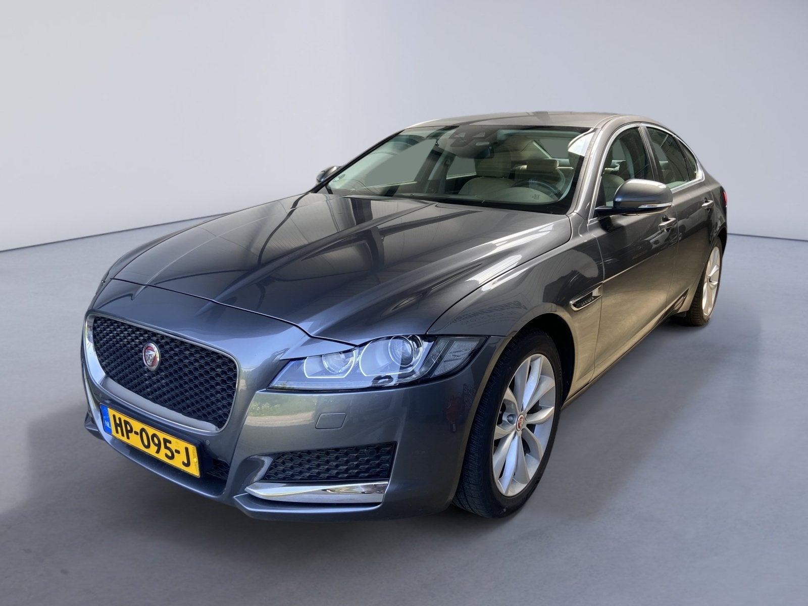 Jaguar XF 2.0T 177KW/240PK AUT8, Auto's, Jaguar, Achterwielaandrijving, Gebruikt, Euro 6, 4 cilinders