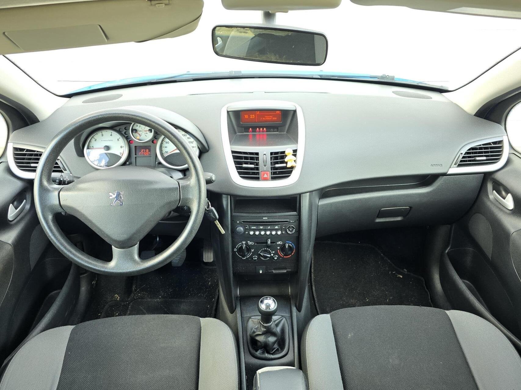 PEUGEOT 207 1.4 VTI|AIRCO|CRUISE|LMV 15''|ORIGINEEL NL, Voorwielaandrijving, Stof, Gebruikt, Zwart