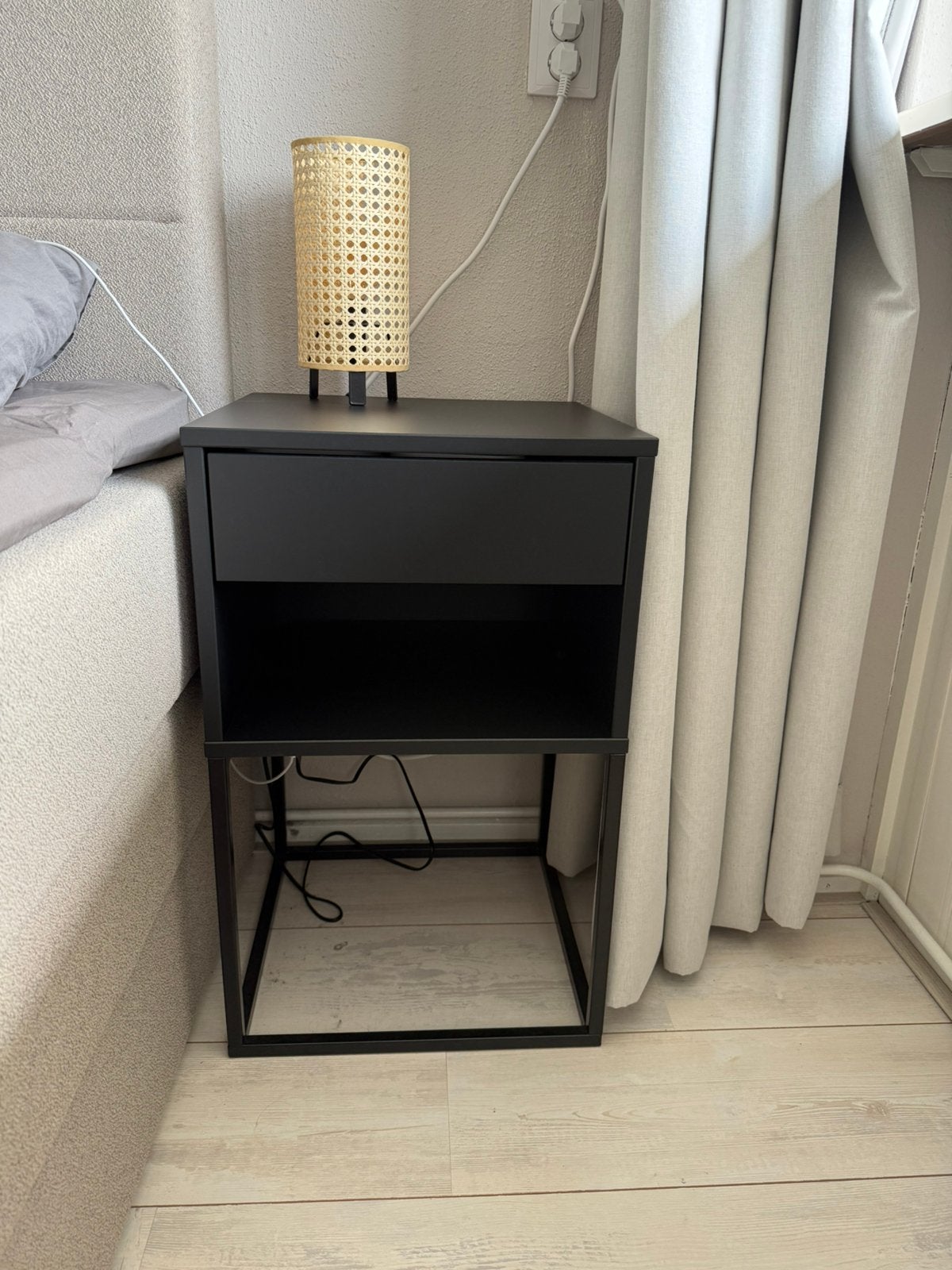 2x Ikea Vikhammer nachtkastjes, Ophalen, Minder dan 45 cm, Metaal of Aluminium, 55 tot 70 cm