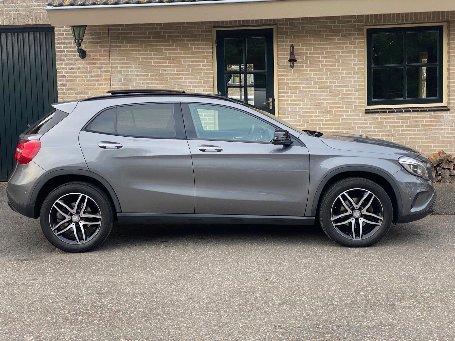 Mercedes-Benz GLA-klasse A200 AMG AUT|Night Edition |PANO|NA, Dealer onderhouden, Gebruikt, Euro 6, 715 kg