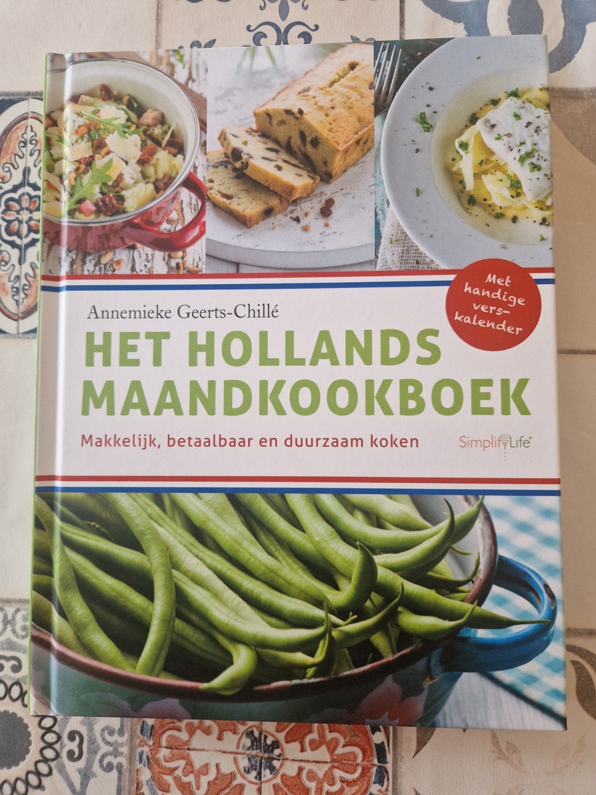 Annemieke Geerts-Chille - Het Hollands maandkookboek, Hoofdgerechten, Annemieke Geerts-Chille, Ophalen of Verzenden, Zo goed als nieuw