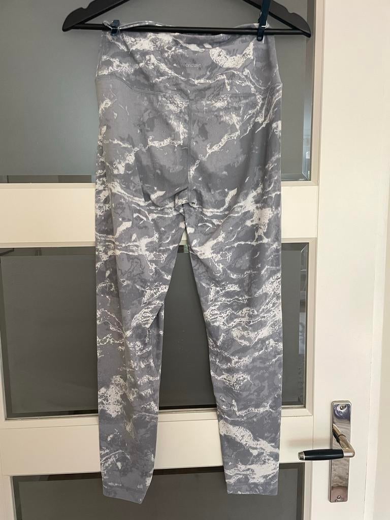 Manduka Legging Maat M - Grijs/Wit Marmerprint, Legging, Maat 40/42 (M), Ophalen of Verzenden, Grijs