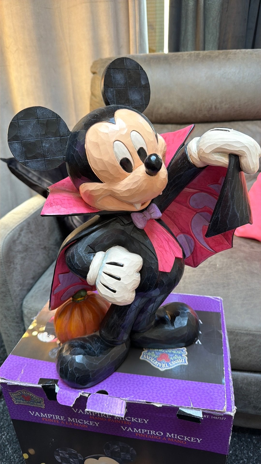 Disney traditions Vampire Mickey - halloween, Verzamelen, Disney, Ophalen of Verzenden, Mickey Mouse, Zo goed als nieuw, Beeldje of Figuurtje