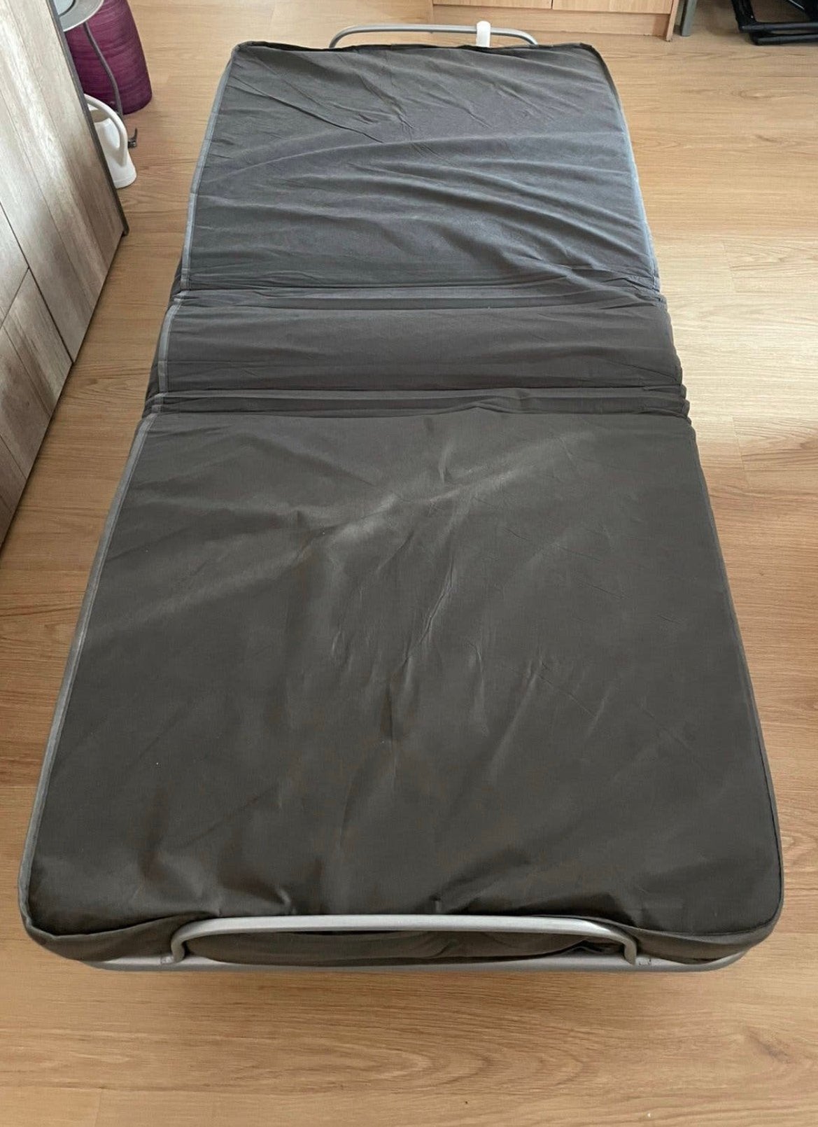 Logeerbed opvouwbaar met matras, Ophalen of Verzenden, Zo goed als nieuw, Eenpersoons, 80 cm
