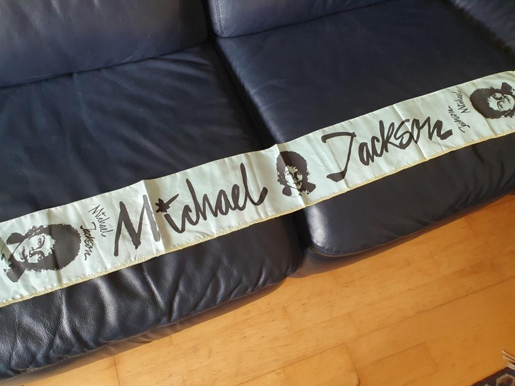 Michael Jackson - Fansjaal ( oudje in hele mooie staat ), Ophalen of Verzenden, Zo goed als nieuw, Pop, Beeldje of Miniatuur