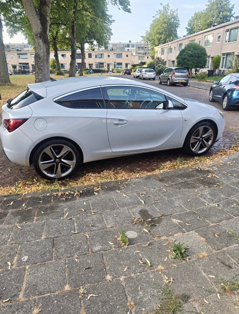 Opel Astra 1.6 T 180PK Ecotec 2011 Wit, Auto's, Zwart, 4 cilinders, 179 pk, Wit