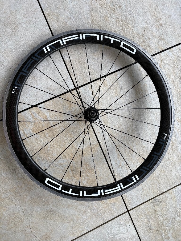 Infinito wielset, Fietsen en Brommers, Fietsonderdelen, Gebruikt, Infinito, Aluminium, Mountainbike