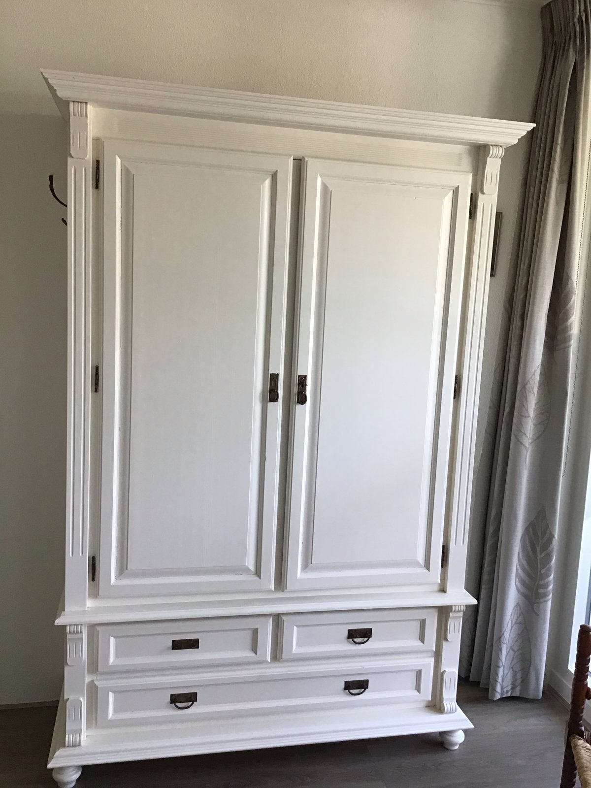 Grenenhouten kast, zelf geverfd - 215x140x51 cm, Huis en Inrichting, Ophalen, Gebruikt, 100 tot 150 cm, 200 cm of meer