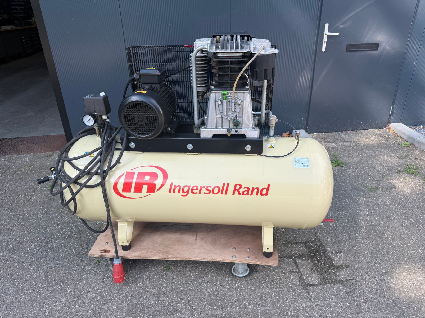 Ingersoll Rand 5,5 kW 270L Compressor 7,5 PK 400V, Doe-het-zelf en Verbouw, Compressors, Handelgigant, Zo goed als nieuw, Info@handelgigant.nl