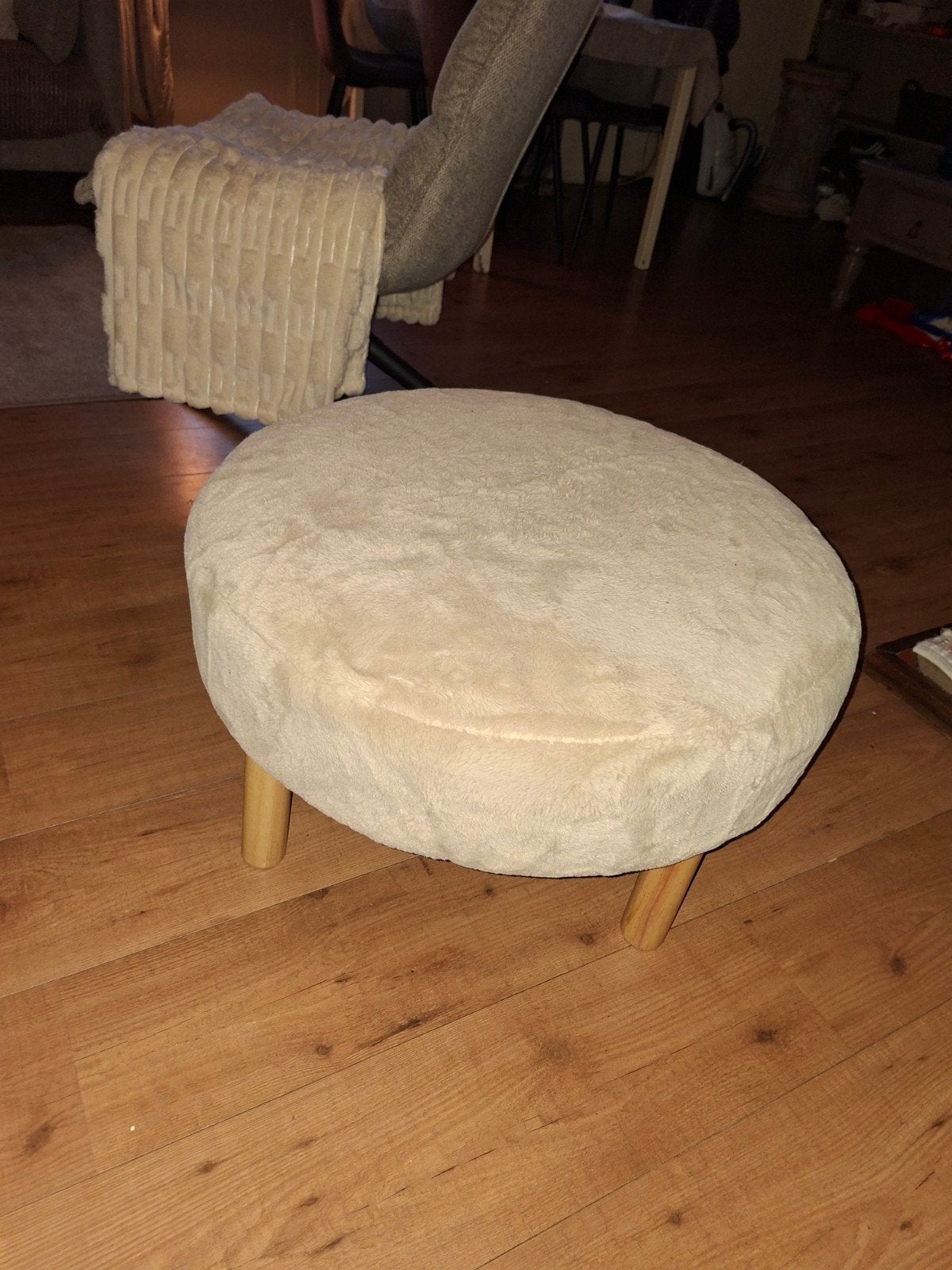Beige poef van Jysk in nette staat (niet oud), Ophalen, Zo goed als nieuw, Rechthoekig, 50 tot 75 cm