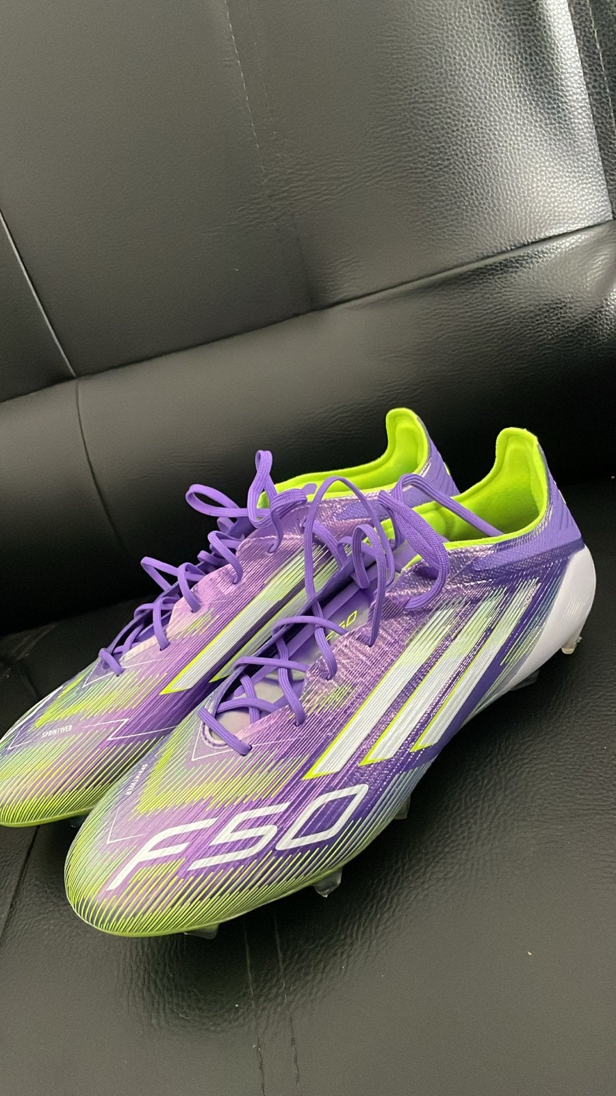 Adidas F50 Voetbalschoenen - Paars/Geel, Maat XS of kleiner, Ophalen, Zo goed als nieuw, Schoenen