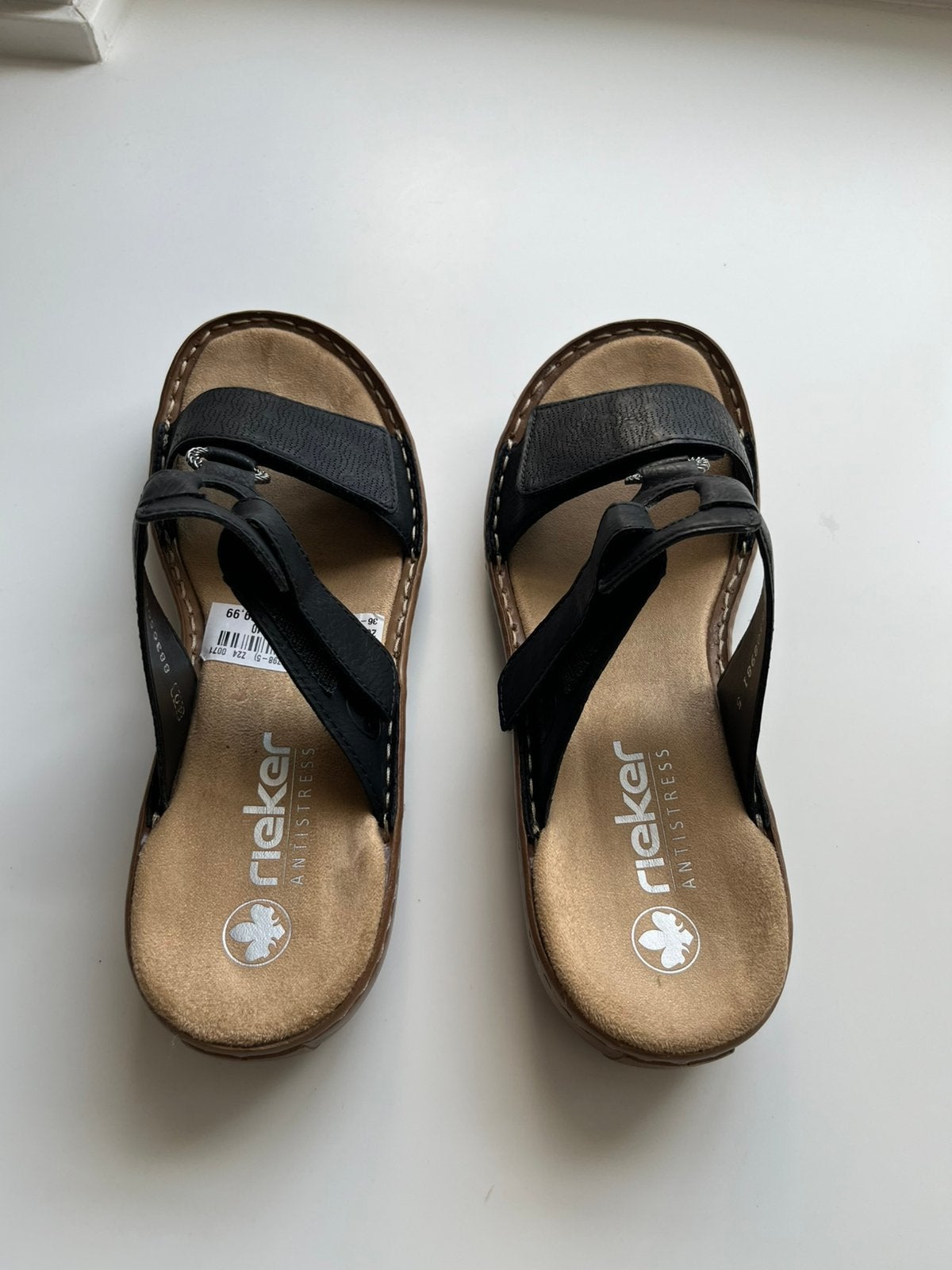 Nieuwe zwarte Rieker maat 40, Slippers, Zwart, Nieuw, Ophalen of Verzenden