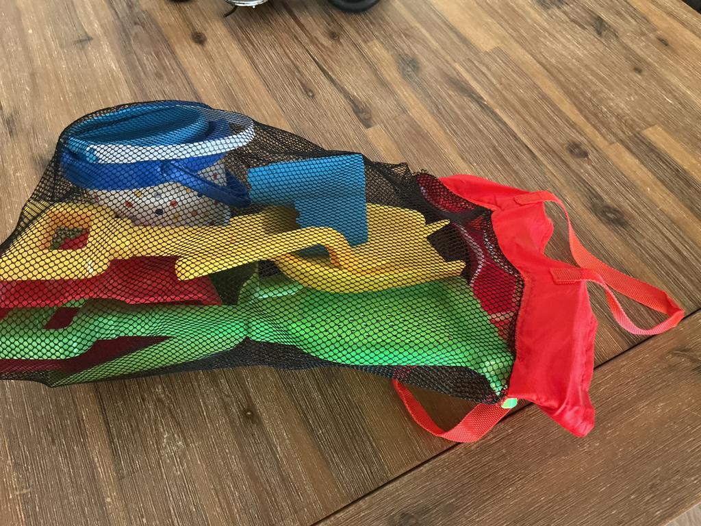 Zandspeelgoed set voor kinderen: schepjes, hark, emmer, Ophalen of Verzenden, Zo goed als nieuw
